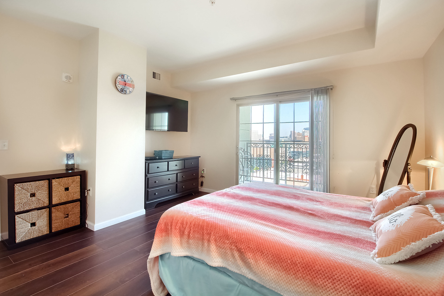 Beauty at the Beauvallon 975 N Lincoln St 8H