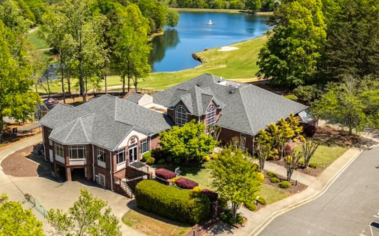 Highland Creek Golf Club clubhouse in Charlotte NC