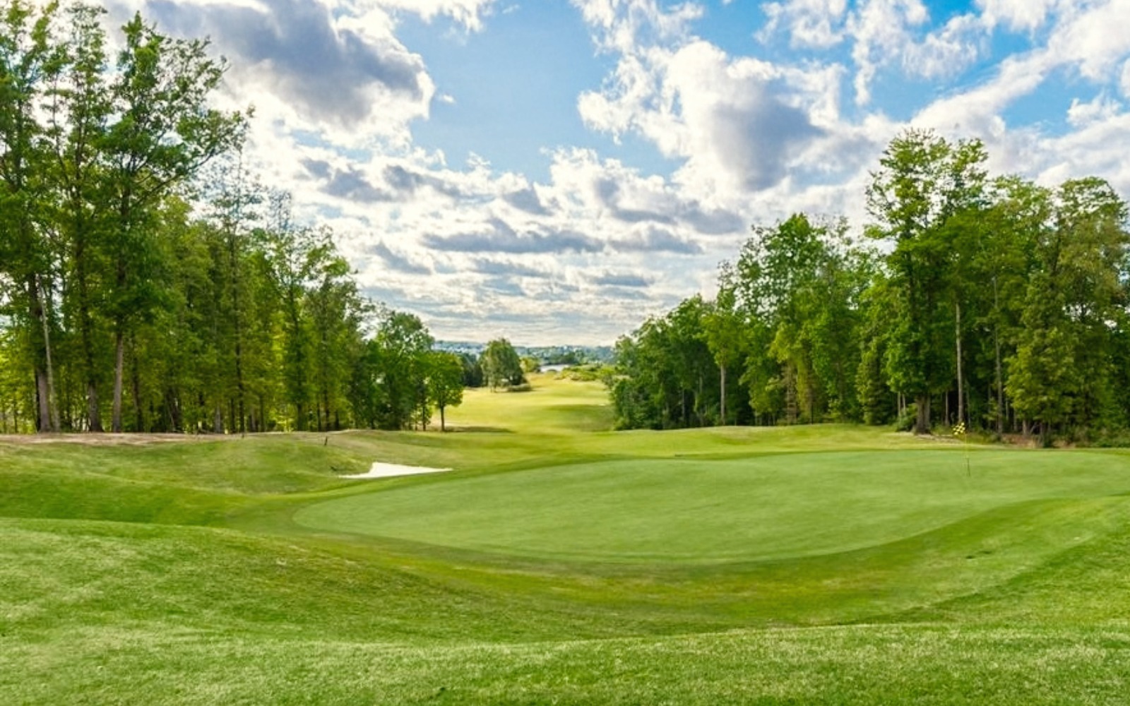 Carolina Lakes Golf Club fairway in Sun City at Carolina Lakes