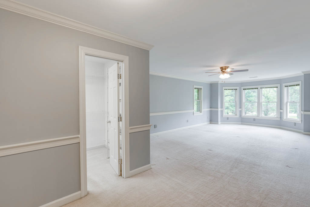 New Listing in Advance!