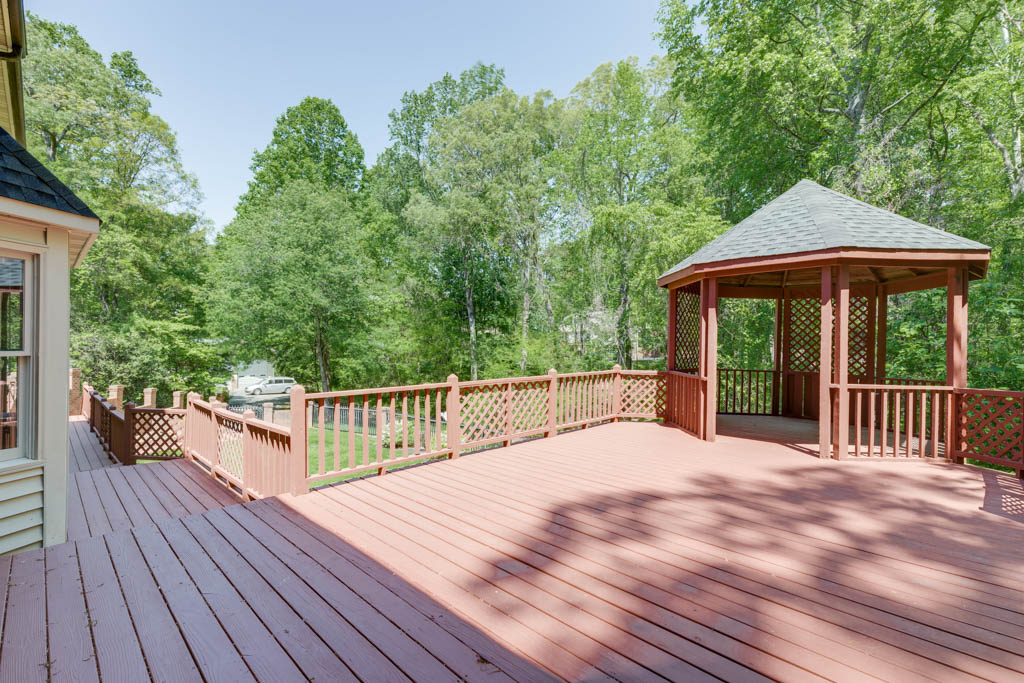 New Listing in Advance!