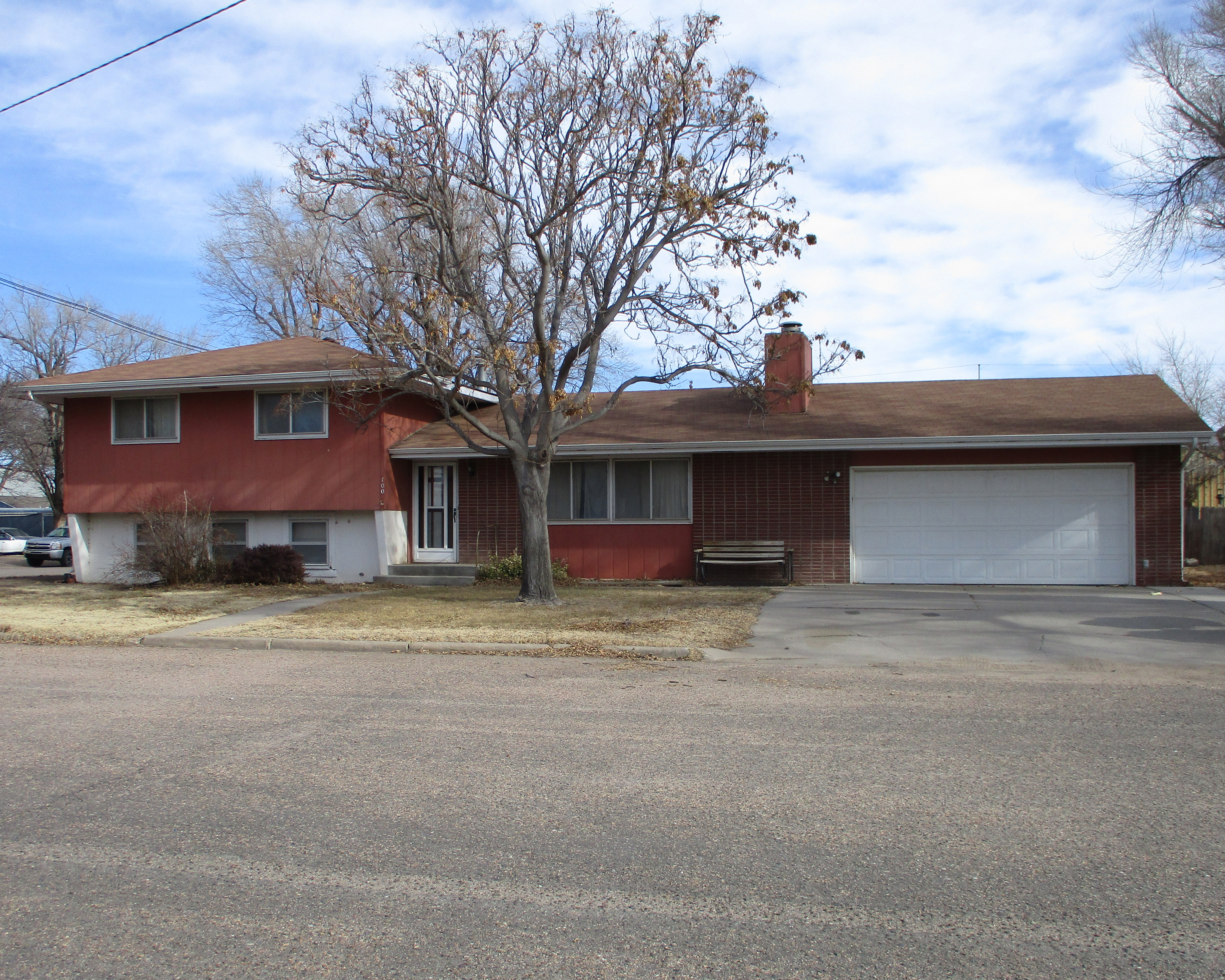 100 S Western, Lakin