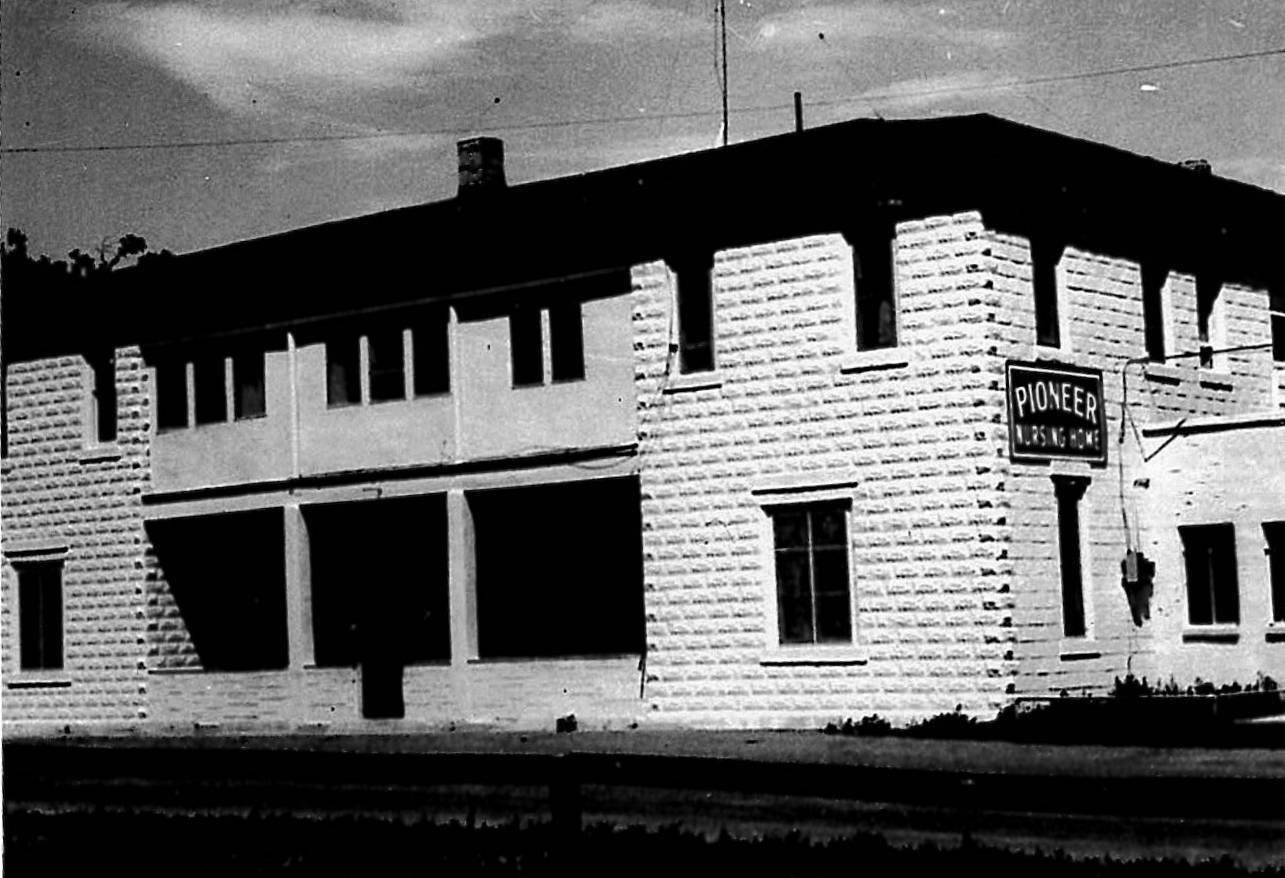 111 W. Railroad Ave., Lakin, KS