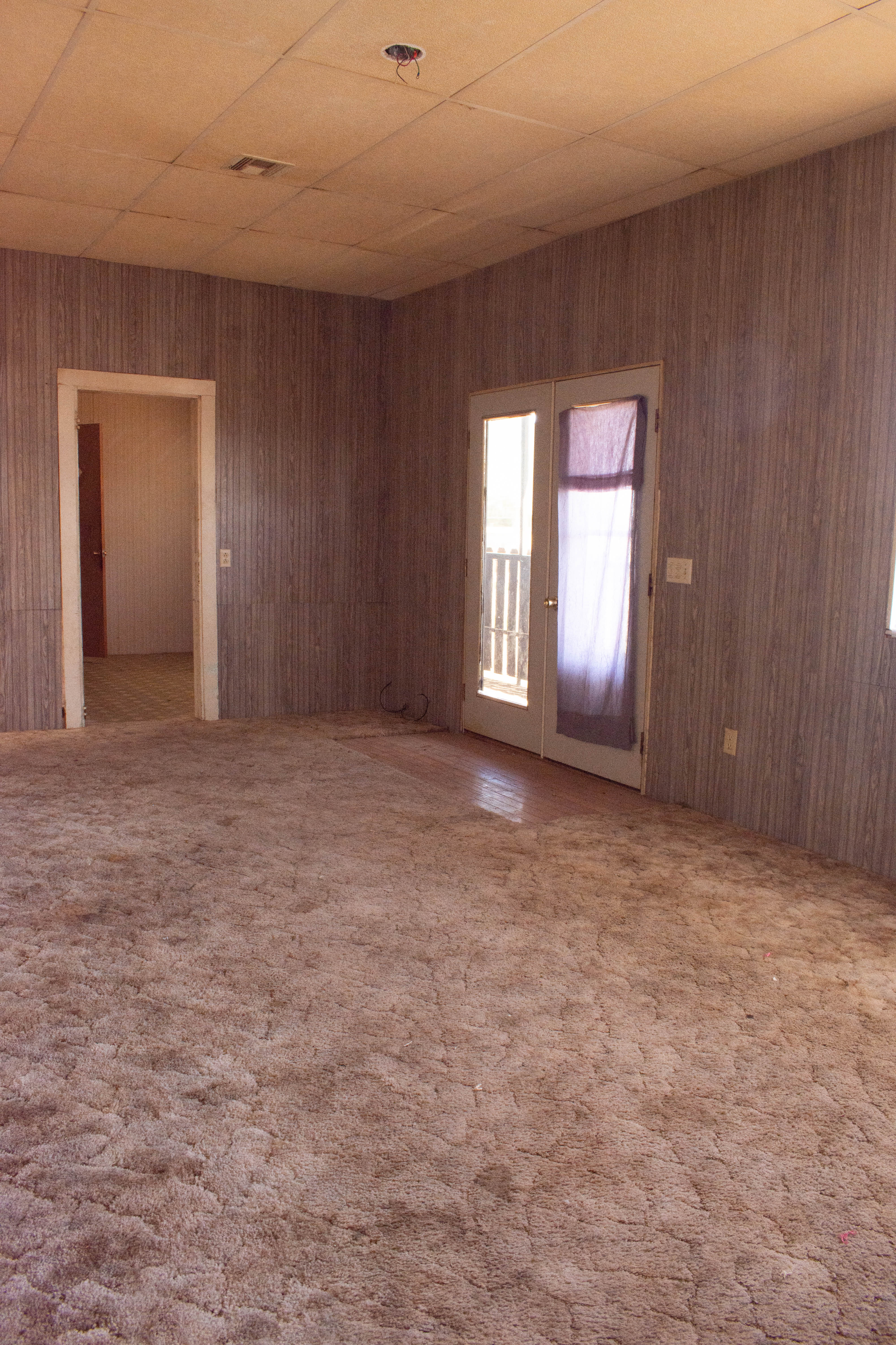 111 W. Railroad Ave., Lakin, KS