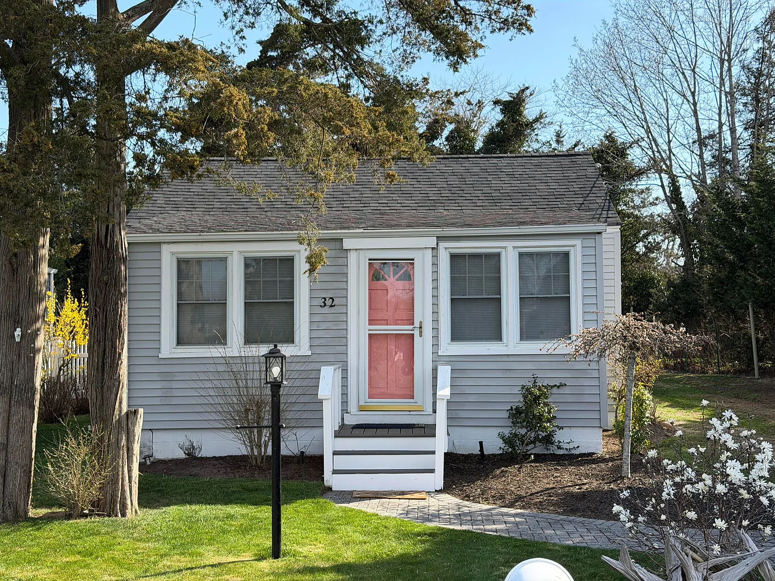 32 W End Avenue East Quogue