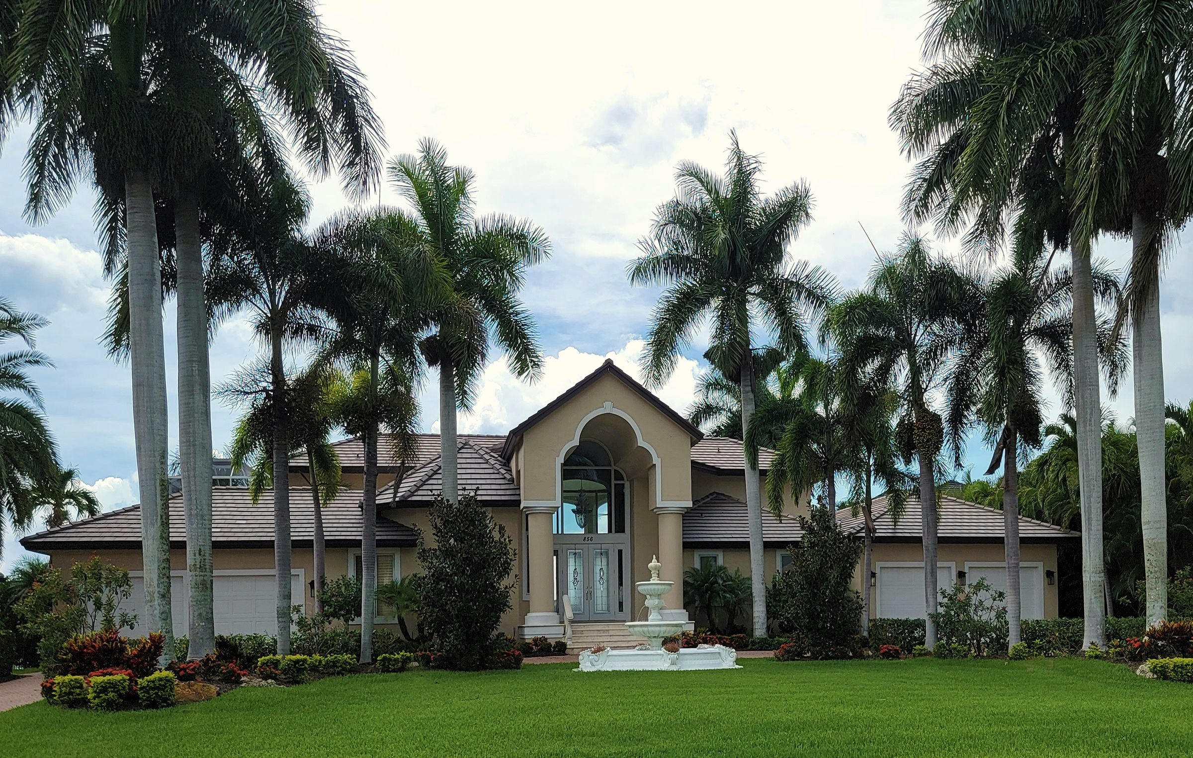 Homes along the Intracoastal Waterway