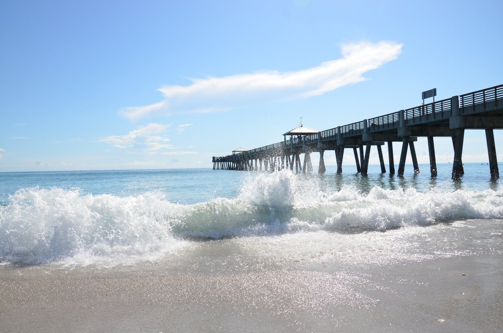 Juno Beach Pier and the beach