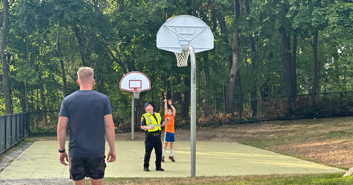 Arlington police officer enjoying basketball with a young man.