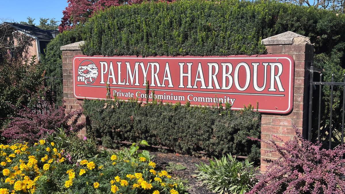 Palmyra Harbour community entrance sign in Palmyra, NJ