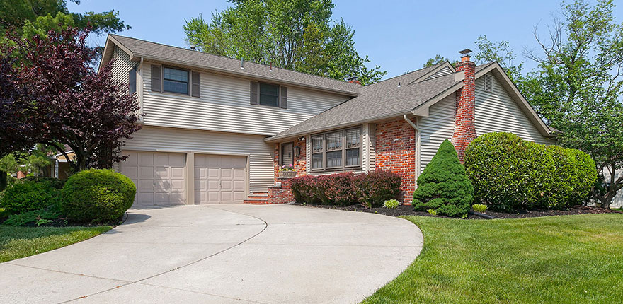 woodcrest home with chimeny