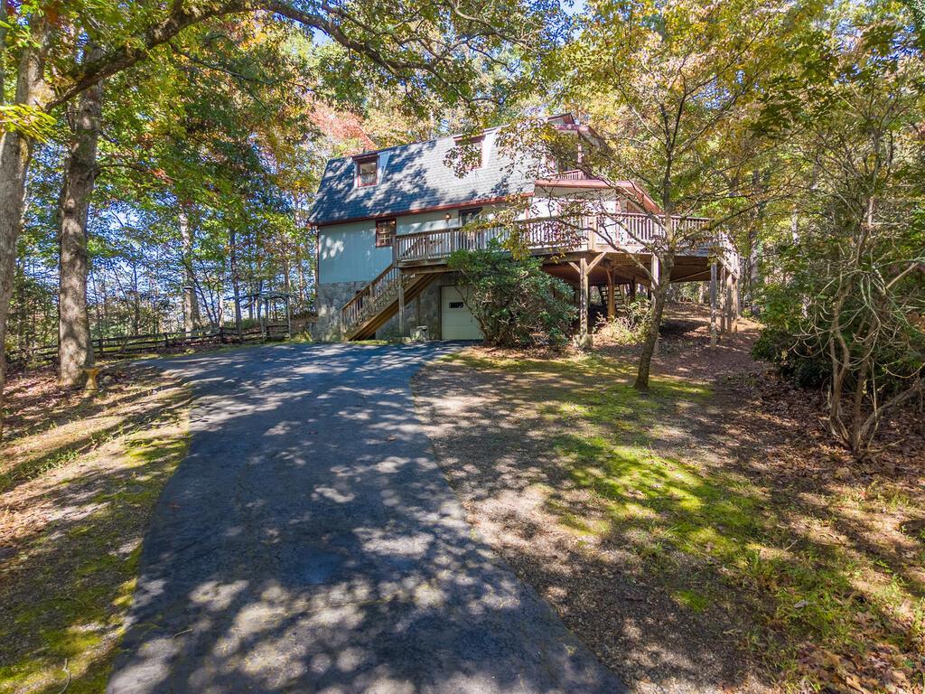 Paved approach to the cabin at 345 Trillium Trail