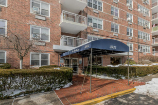3935 Blackstone Avenue #8A