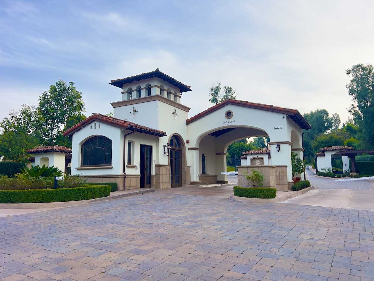 Fairbanks Ranch custom house with private grounds