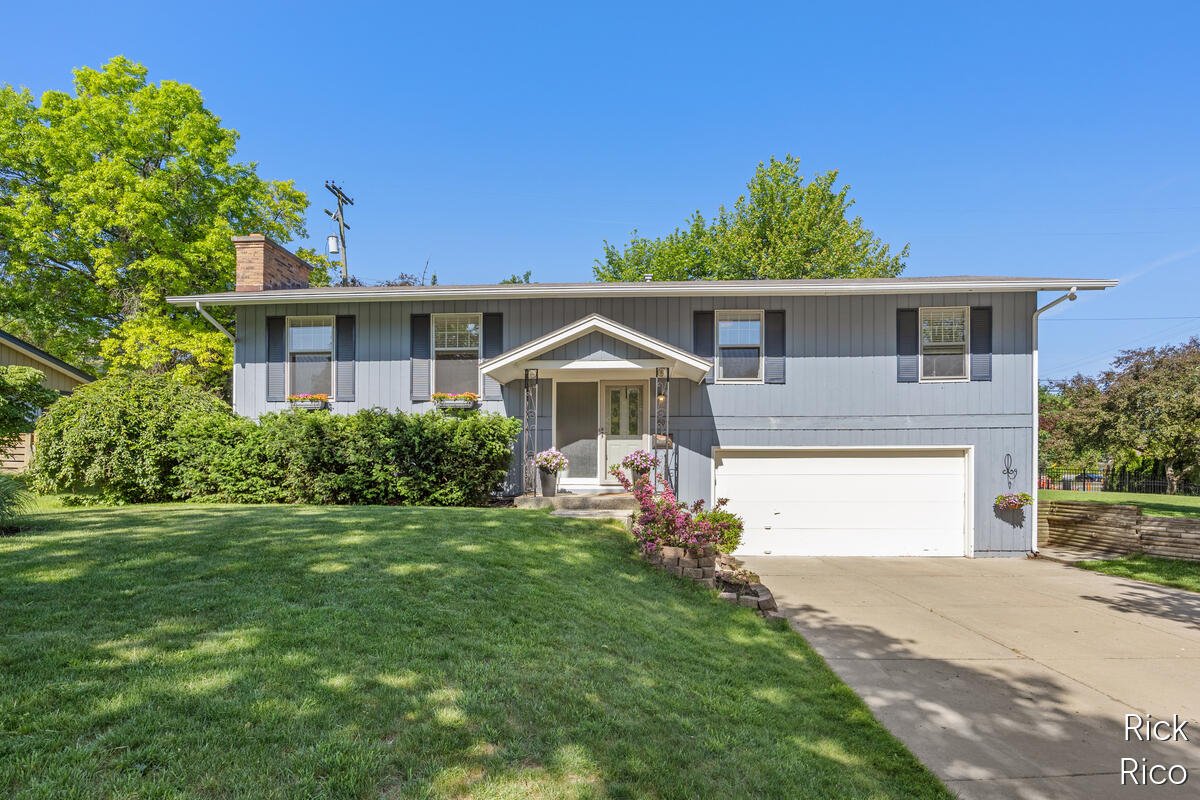1609 Oxford Drive SE in East Grand Rapids, Michigan - historical sold property