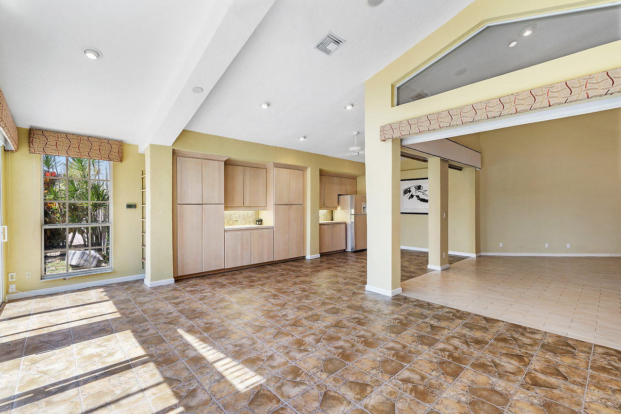 12780 Oak Knoll Dr Eastpointe Country Club