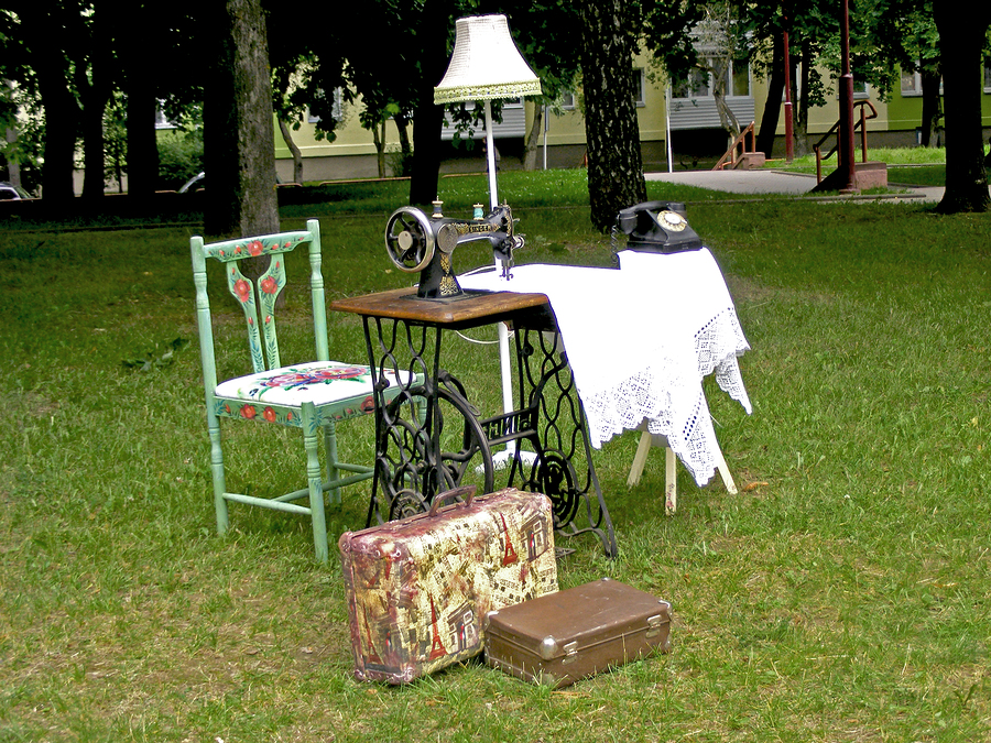 Get vintage art for Monroe real estate at Pickin at the Barn.