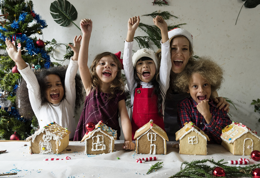 Kids who live in Monroe have holiday fun at the library.