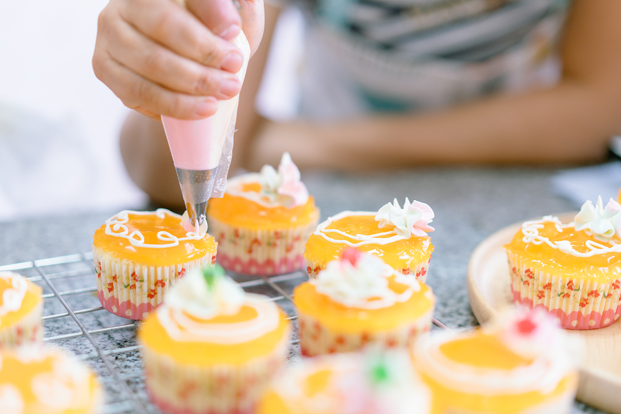 Lake Stevens home owners learn cake decorating and more through community education.