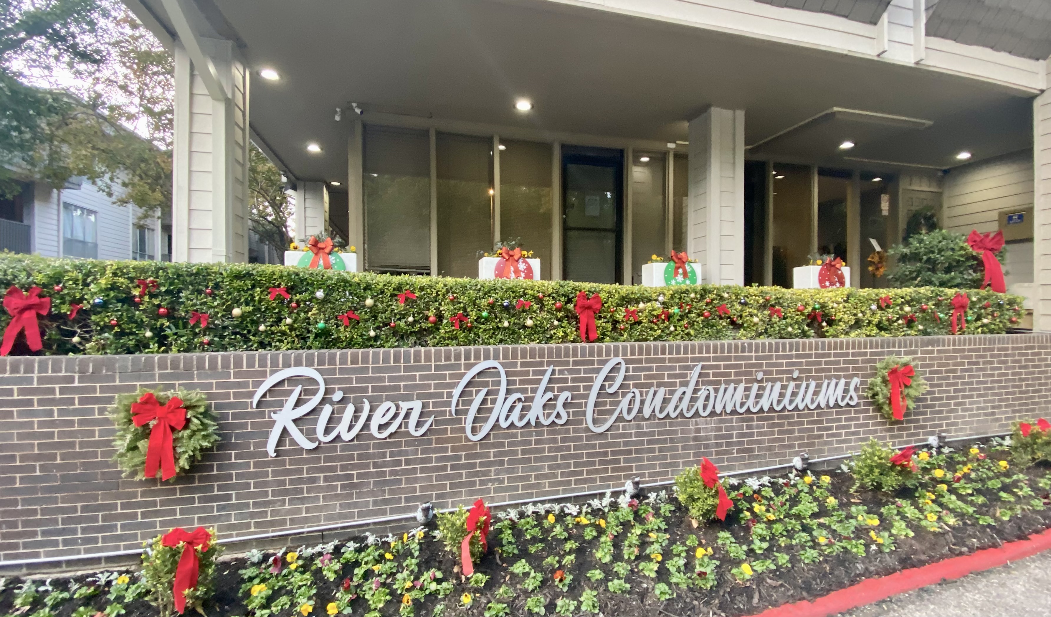 River Oaks Condos for Sale and Lease in Oak Lawn, Dallas, Tx 75219