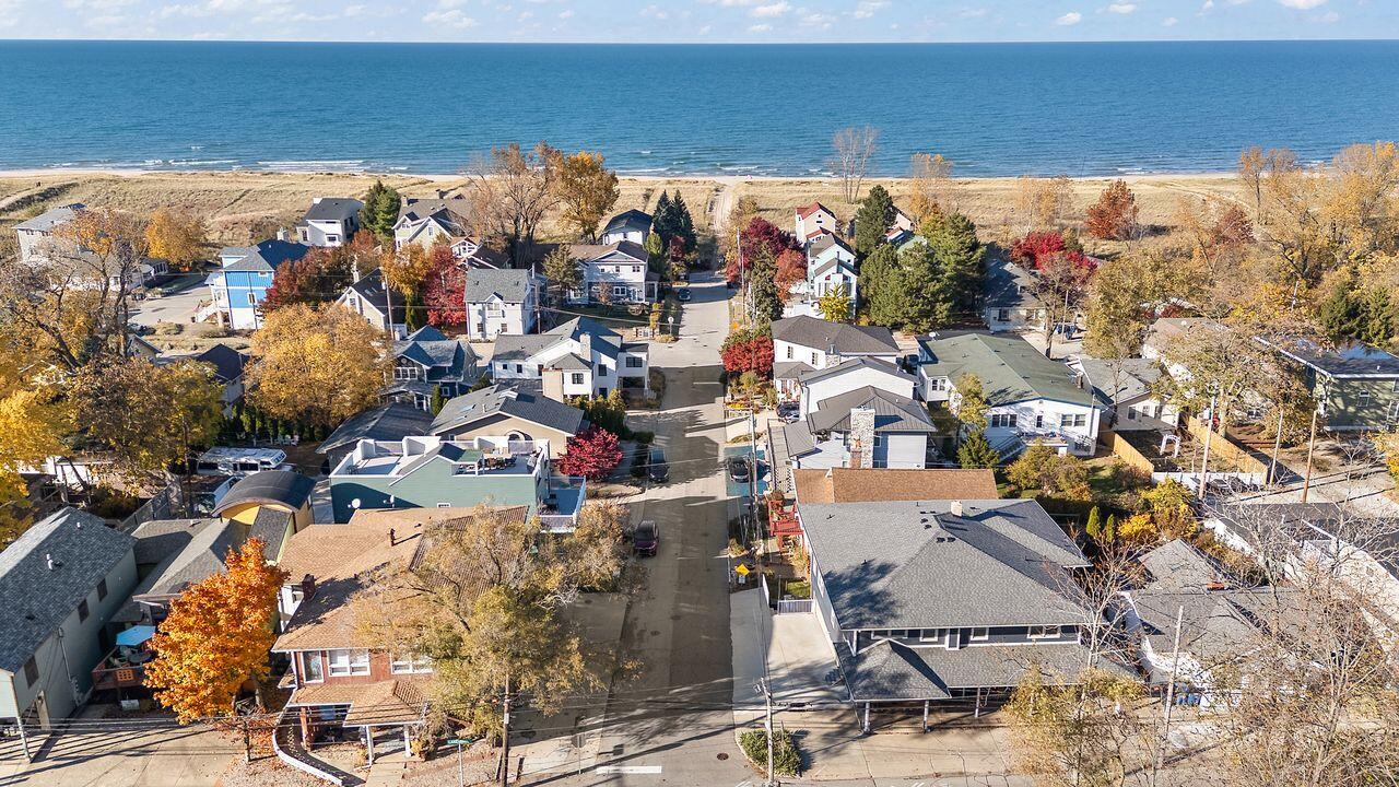 Front exterior image of 514 Lake Shore Drive with the headline "7-Unit Investment Opportunity &bull; One Block from Lake Michigan &bull; Schedule Your Private Tour."