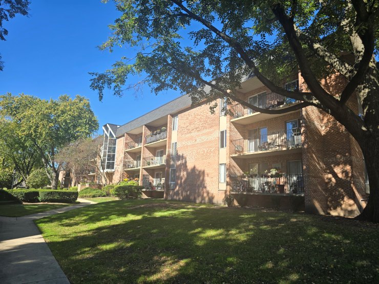 Multi-story condominium building in Naperville, IL