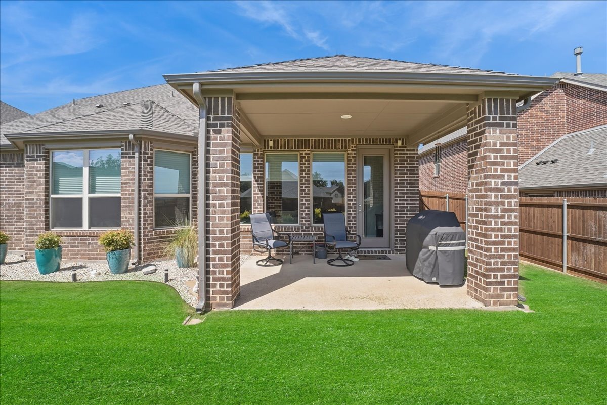 2206 Wellington Ln Corinth TX outdoor living