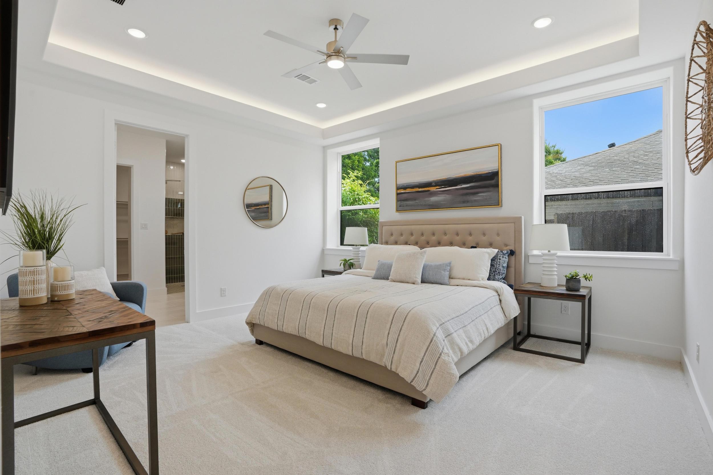 First-floor primary suite 212 sq ft at 617 Parkview Ave Dallas