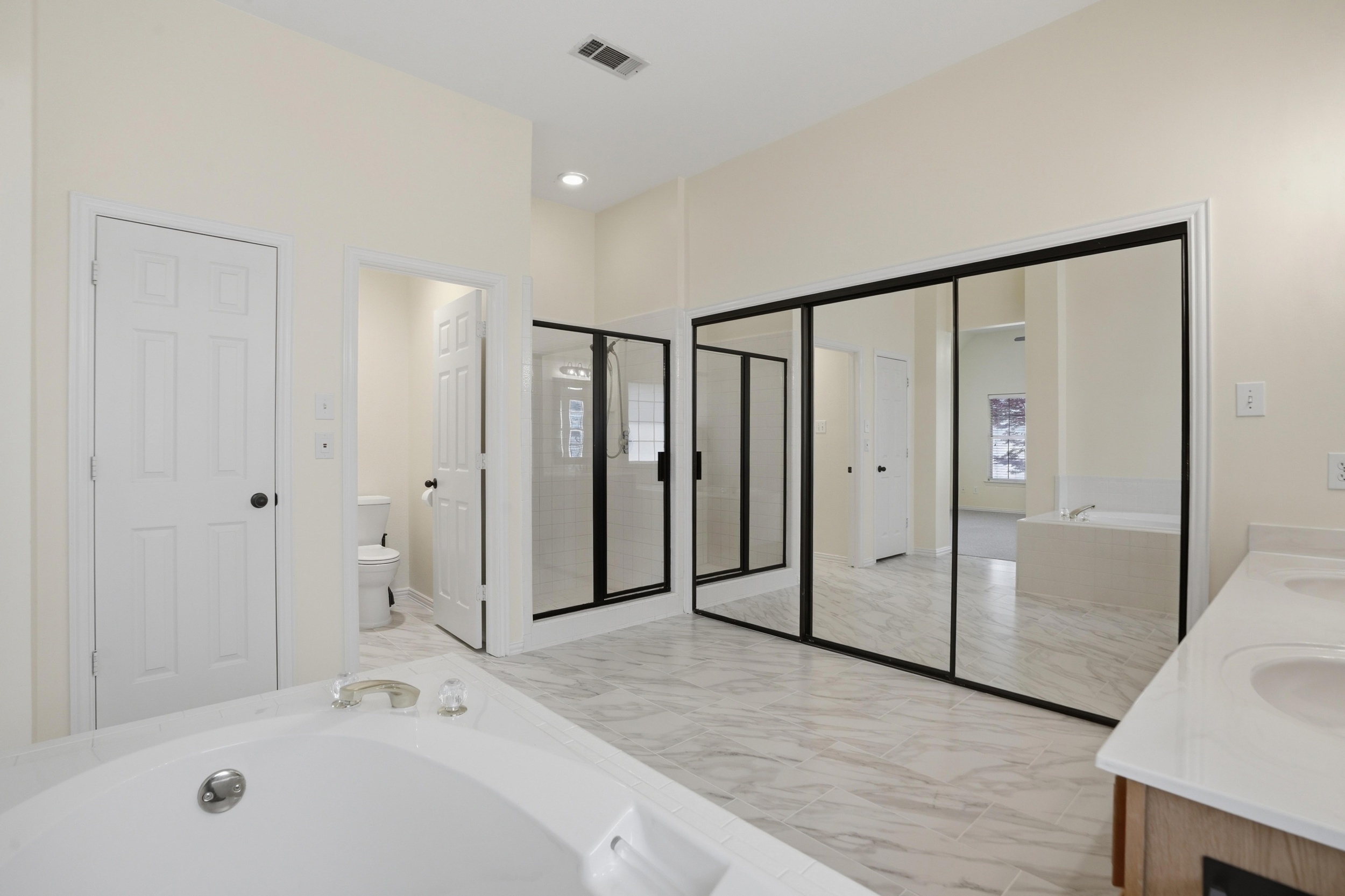 Primary bath at 6613 Barclay Lane