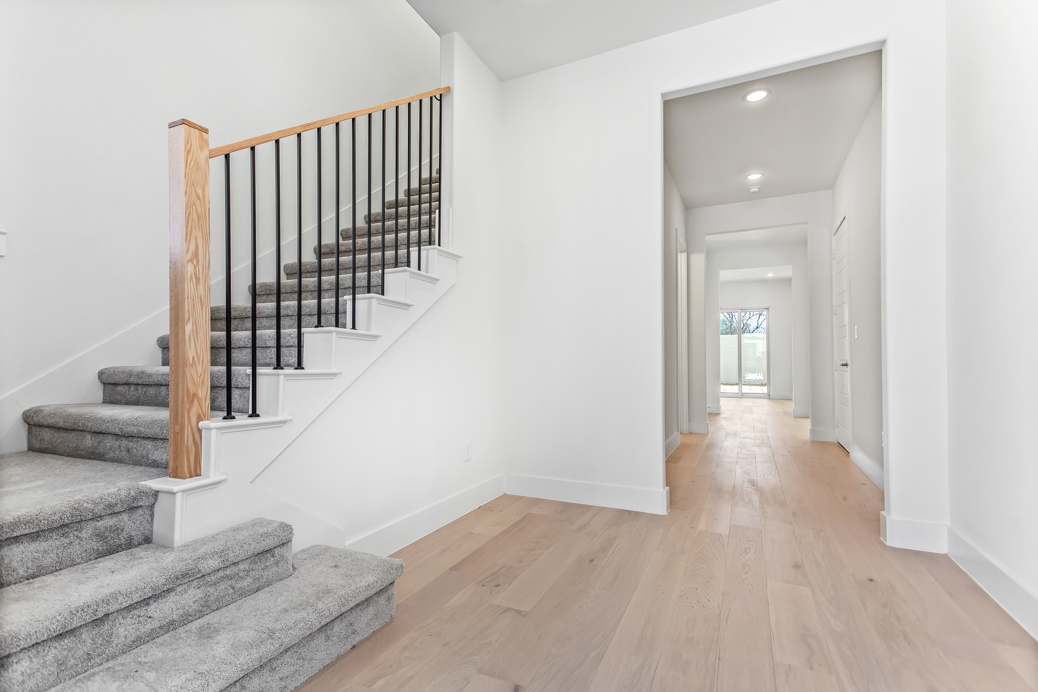 Entry Staircase & Hardwood Floors