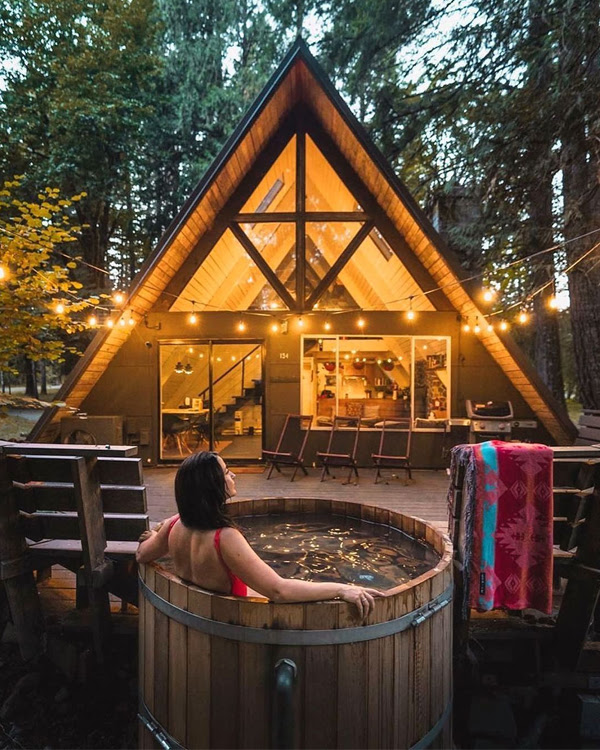 **Knox Moves Log Homes