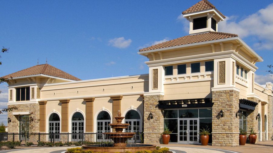 Eagle Creek Center shopping plaza