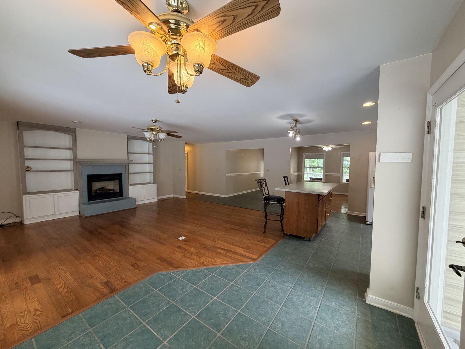10002 Buckskin Trail, Gloucester VA - Living room with gas fireplace and custom built-in shelving
