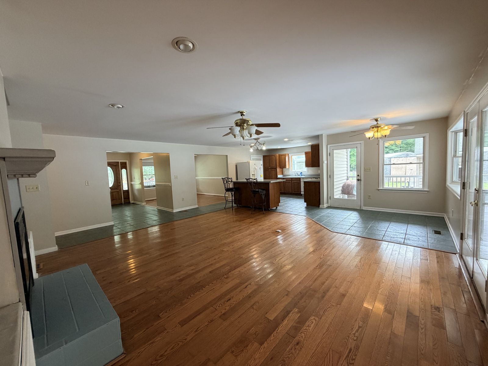 10002 Buckskin Trail, Gloucester VA - Living room open to the kitchen