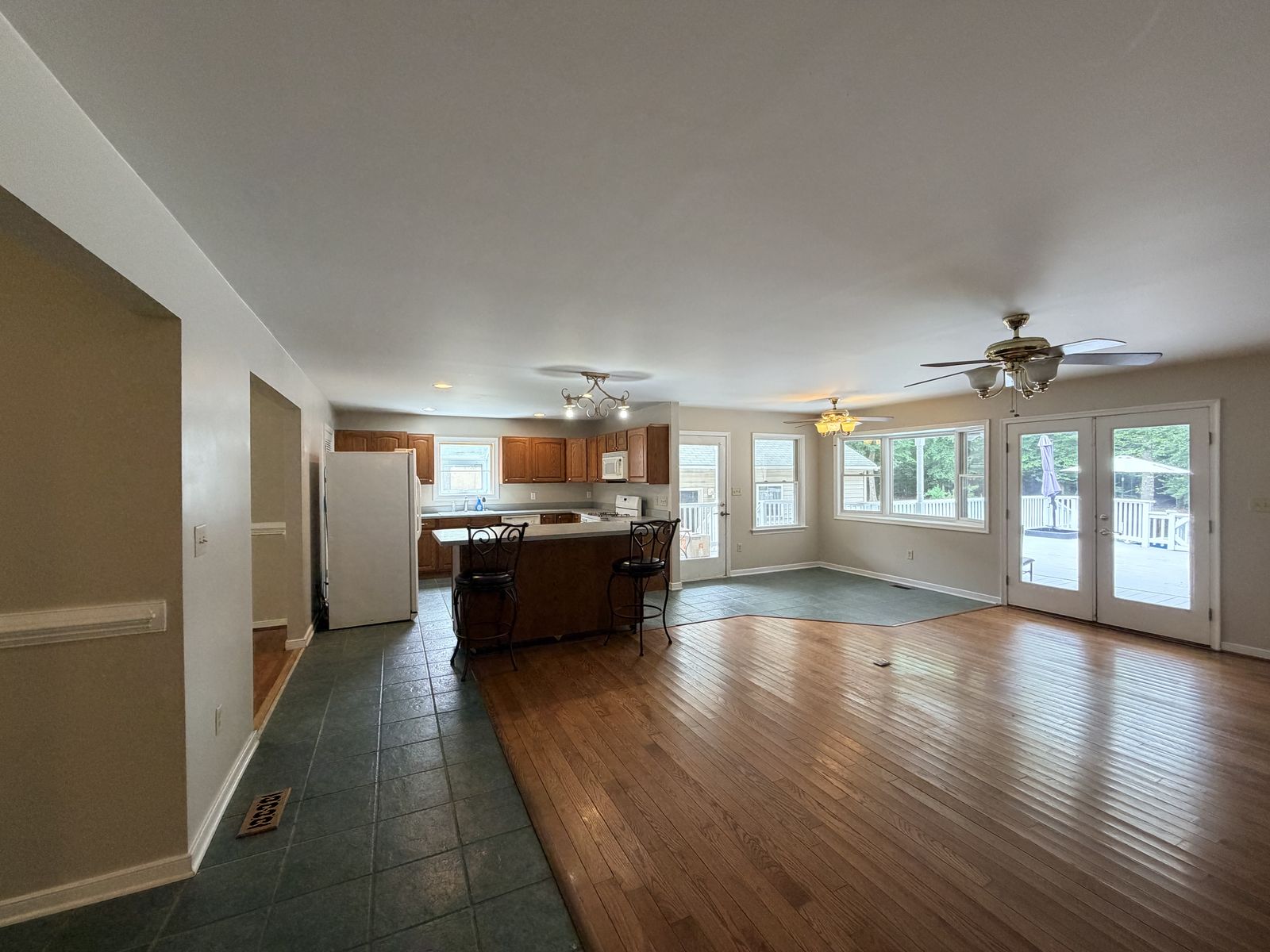 10002 Buckskin Trail, Gloucester VA - Kitchen and great room