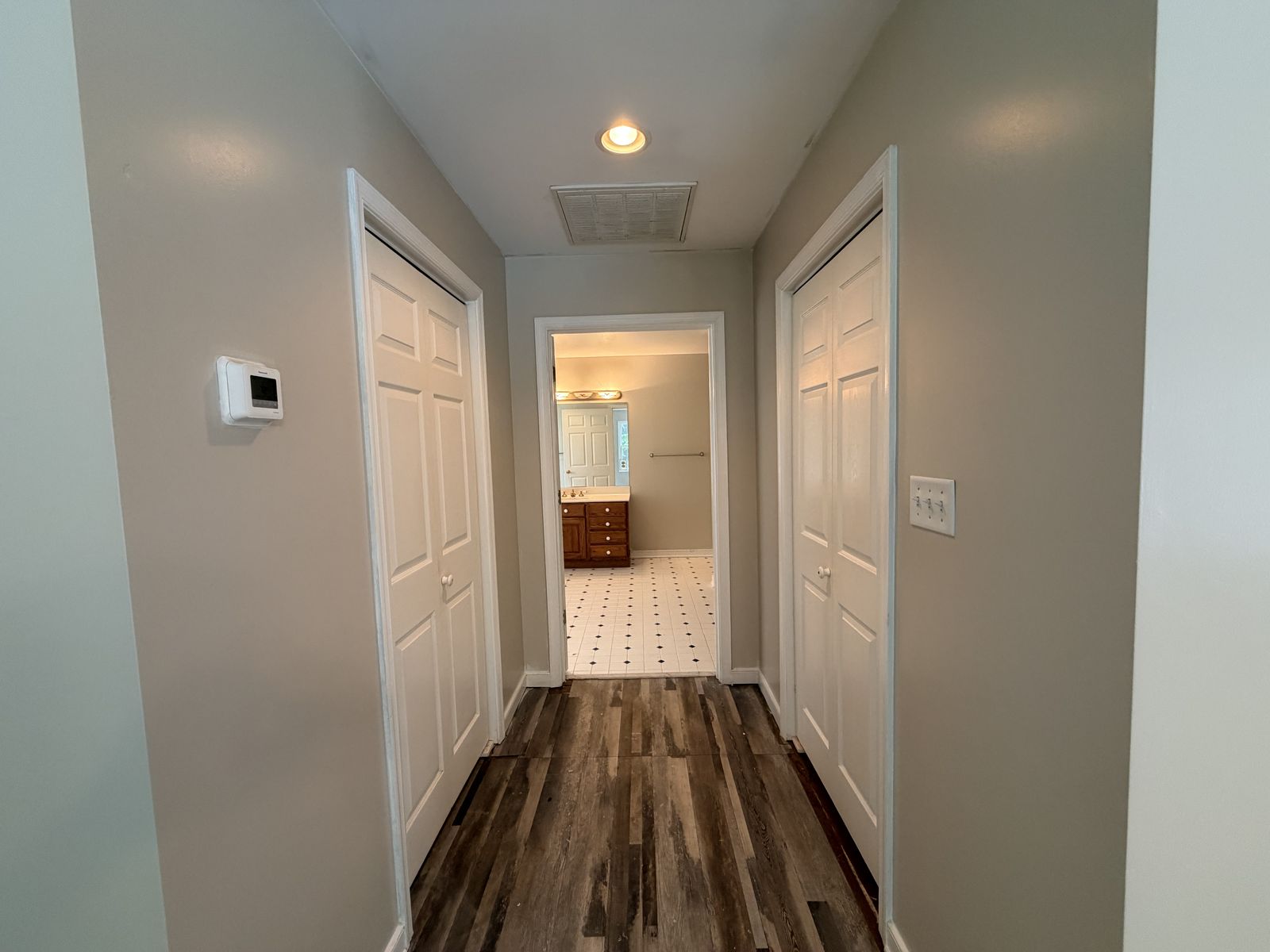 10002 Buckskin Trail, Gloucester VA - Hall to the bath