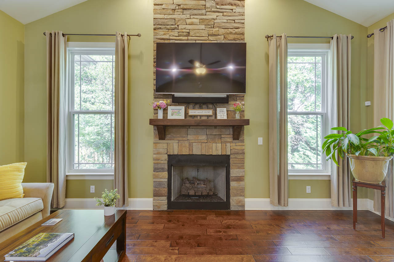 215 Windsor Dr, Greer SC Living Room Photo