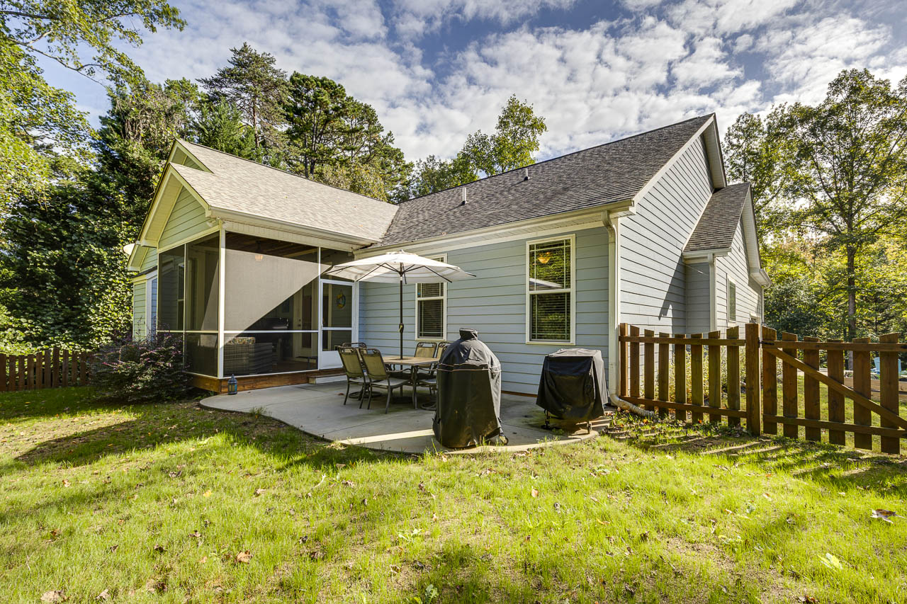 215 Windsor Dr, Greer SC Backyard Photo