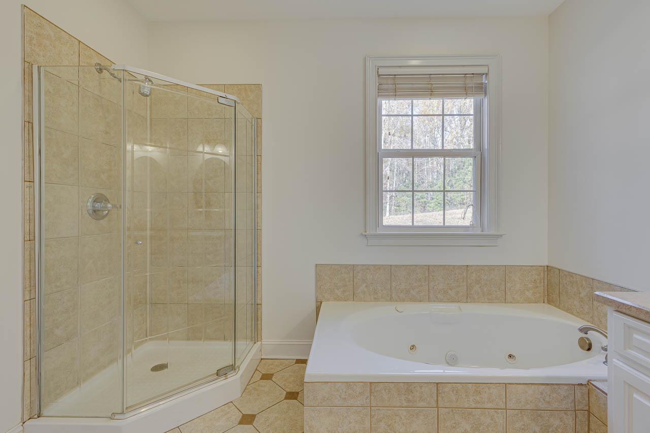 80 Upcountry Ln, Travelers Rest SC Primary Bath