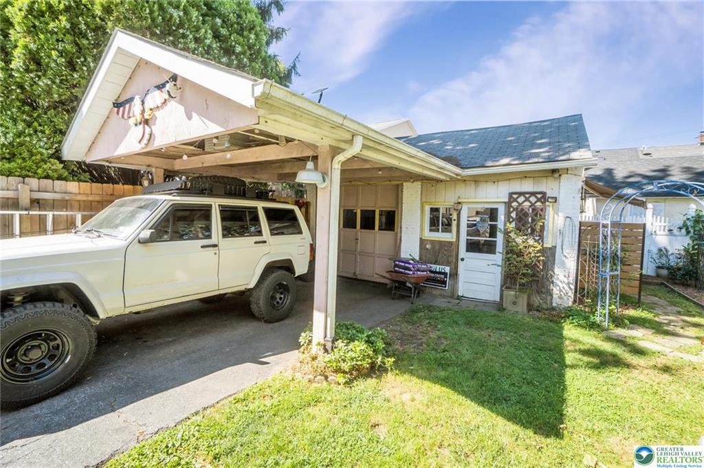 Garage with Off St Parking