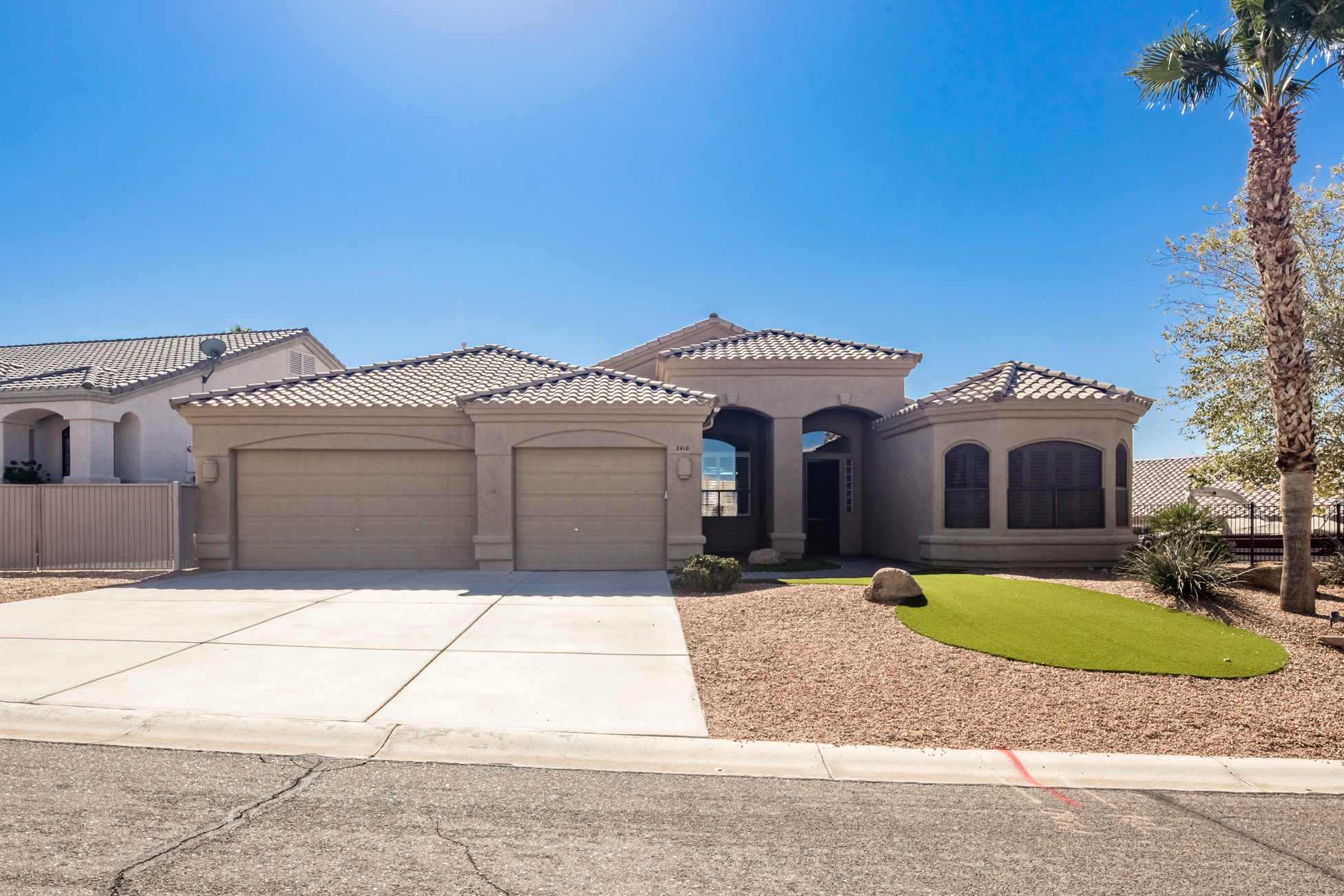 2410 Dawn Dr 4 Bedroom Pool Home in Sun Lake Village