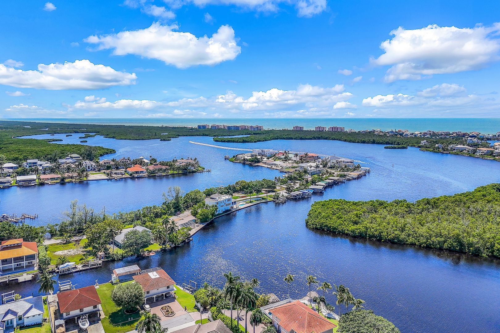 Pros and Cons of Bonita Springs Florida
