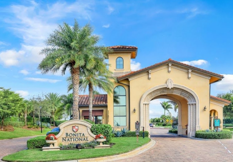 https://u.realgeeks.media/lifeinbonitasprings/Bonita_Springs_Gated_Communities_with_Golf.jpg