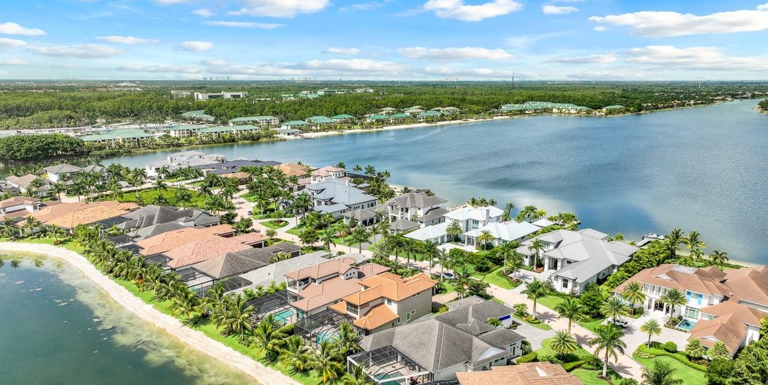 https://u.realgeeks.media/lifeinbonitasprings/Miromar_Lakes_Homes_For_Sale_in_Fort_Myers_Florida_%281%29.jpg