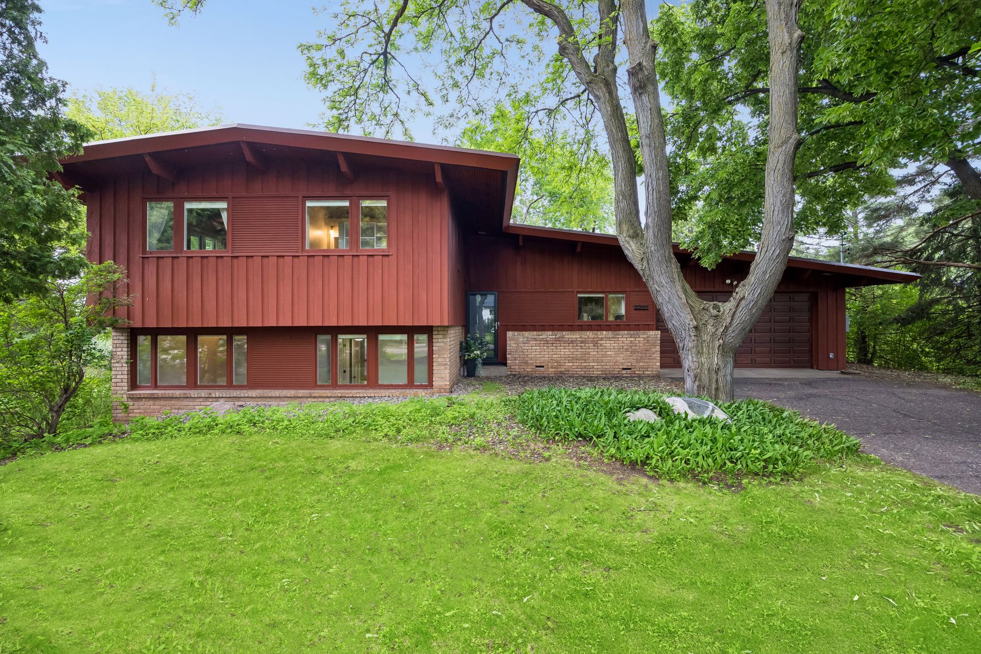 2211 Hill Lane S - St. Louis Park