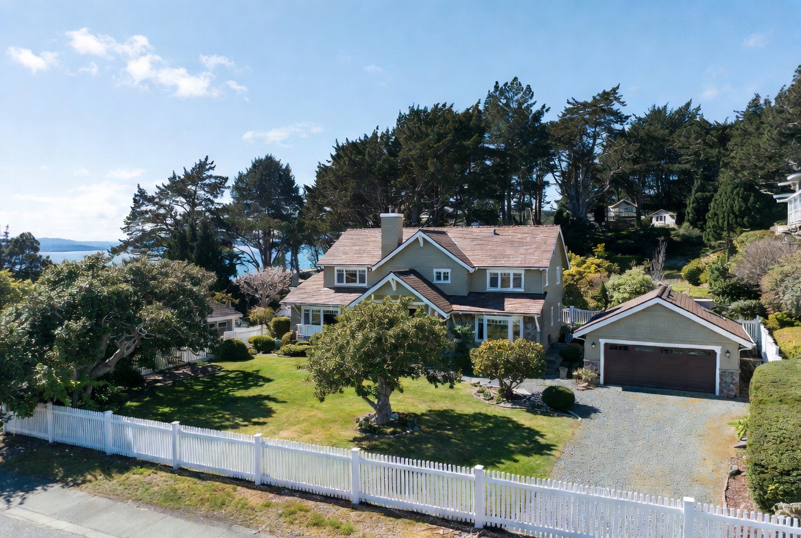 North Saanich view homes and ocean view properties for sale