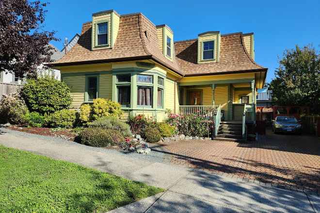 An older house with a garden on Eberts Street in Fairfield, Victoria