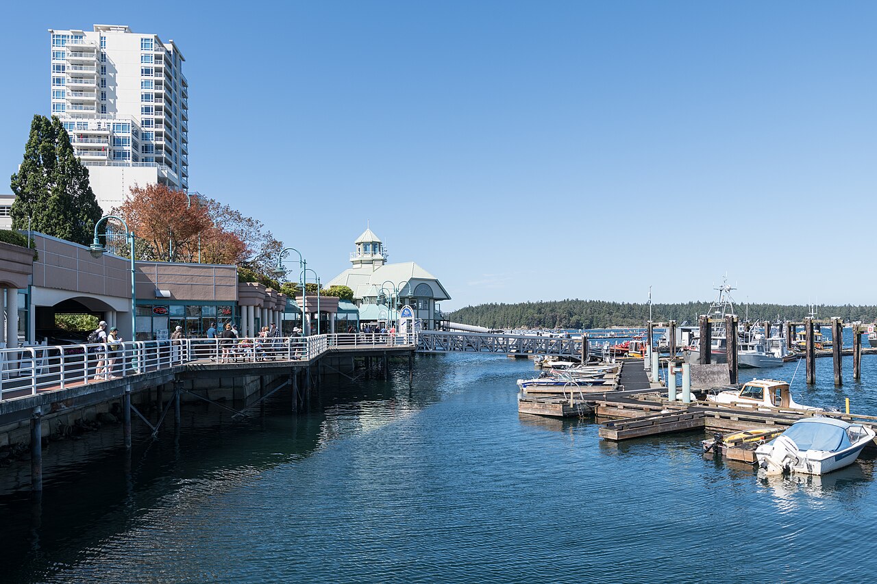 Nanaimo Harbourfront Walkway beside the marina docks on a sunny day