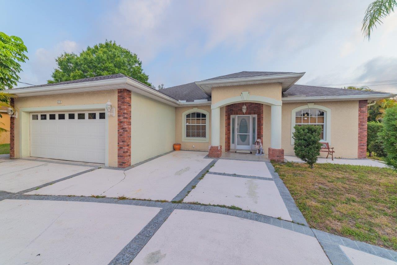 UNDER CONTRACT 615 MAGELLAN DR, SARASOTA, FL 34243