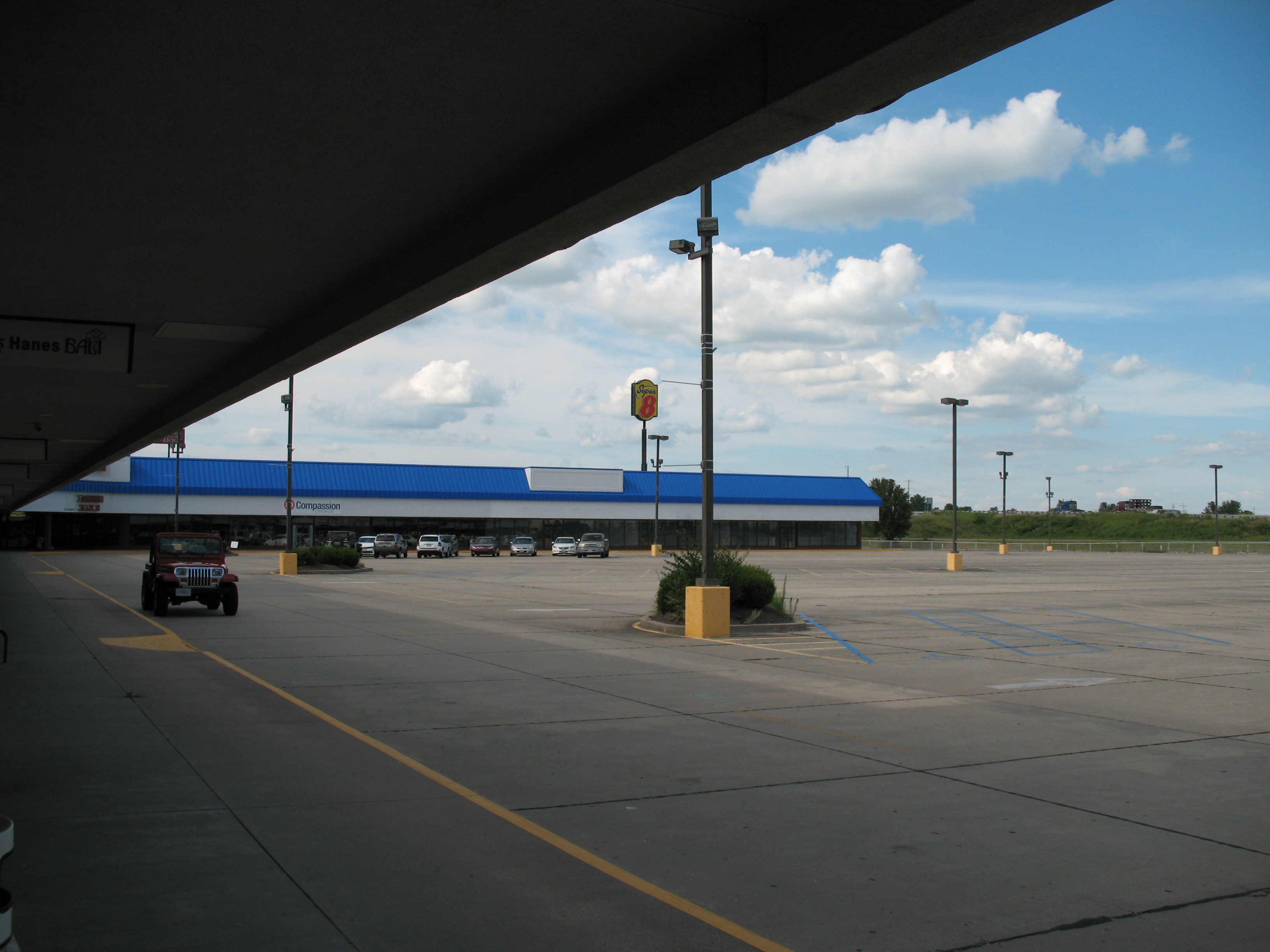 100 Outlet Drive Lease, Miner, MO - Lorimont Commercial Real Estate