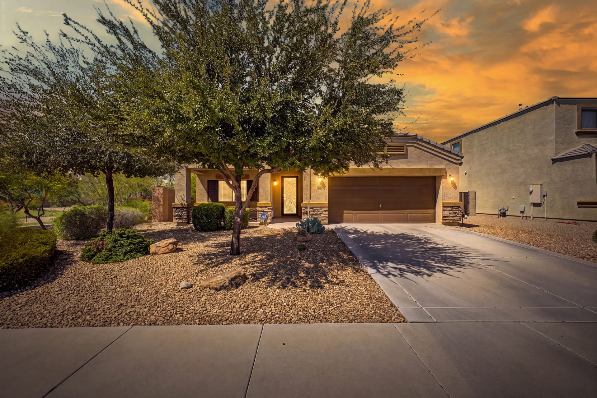 9340 W Pasadena Avenue Glendale Copper Cove single-level home on a cul-de-sac lot beside the community park